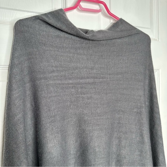 Poncho Grey One Size - Picture 13 of 16
